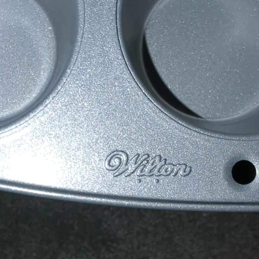 Wilton Gray Non-Stick 12-Cup Muffin Pan
